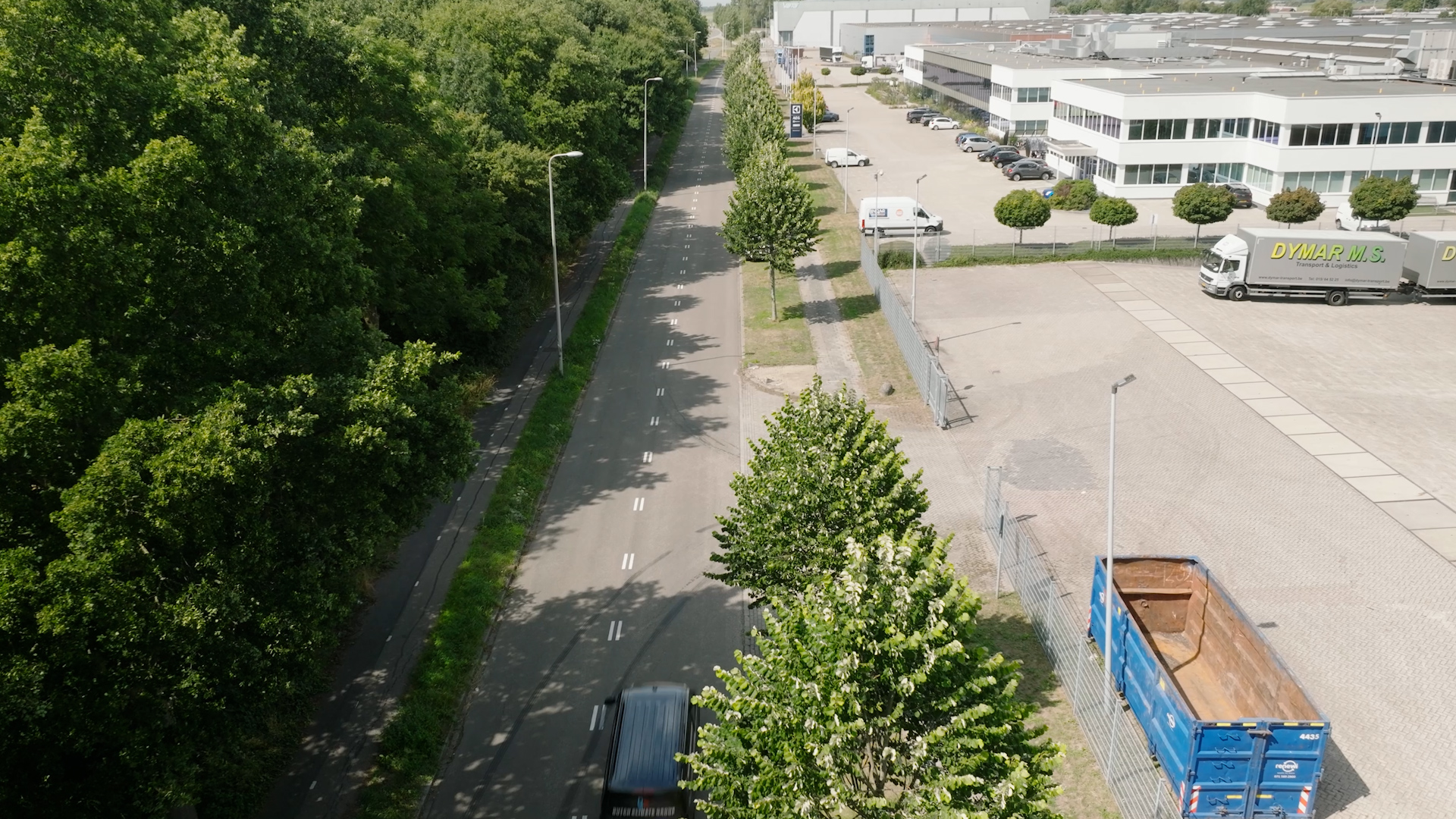 Dutch-Climate-Group-busje-rijd-droneshot