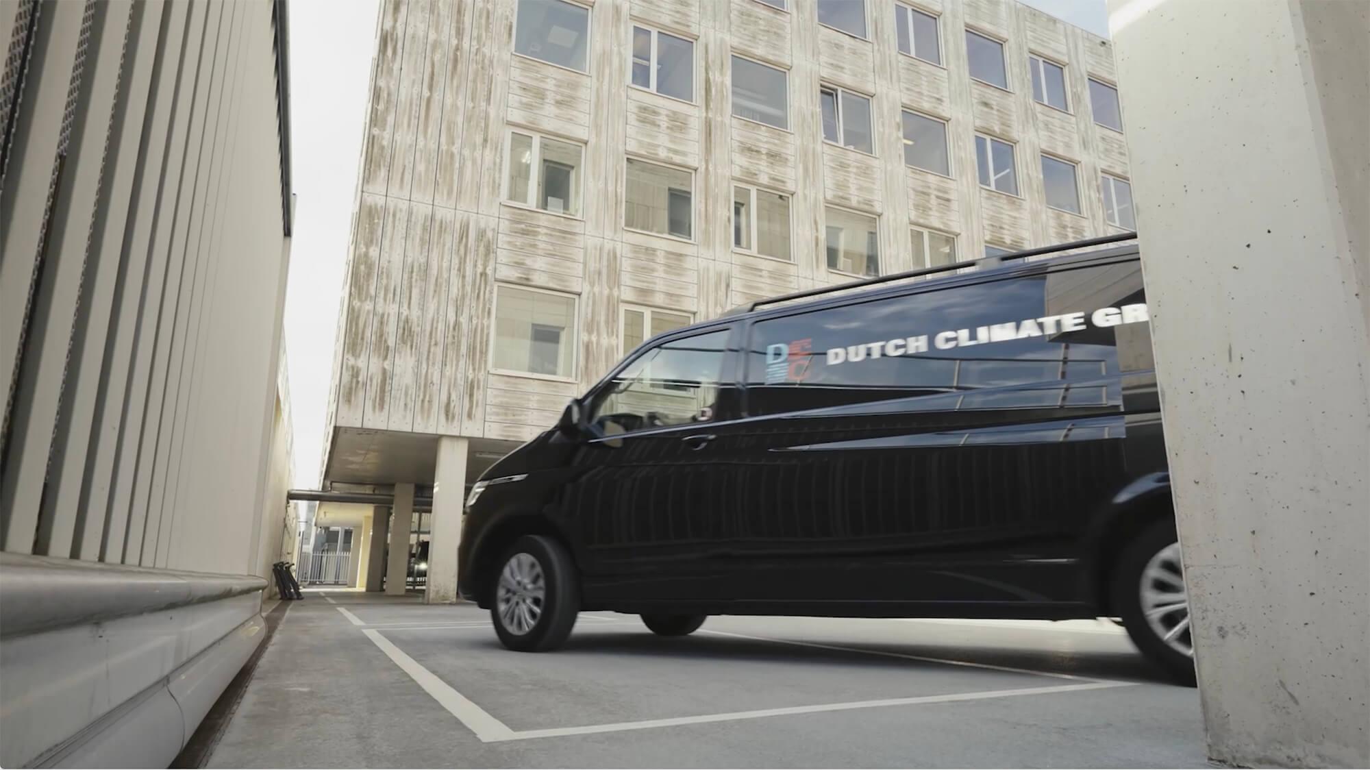 Services bus komt aanrijden